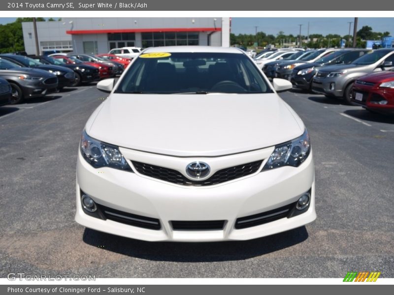 Super White / Black/Ash 2014 Toyota Camry SE