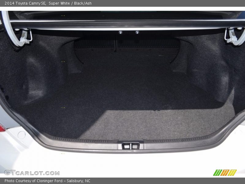 Super White / Black/Ash 2014 Toyota Camry SE