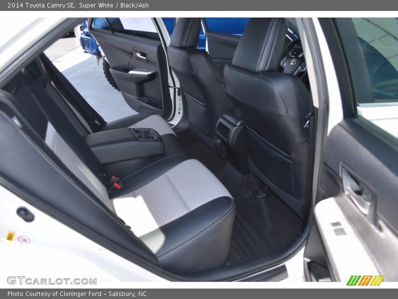 Super White / Black/Ash 2014 Toyota Camry SE