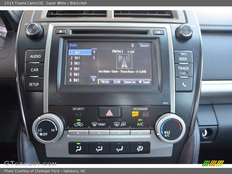 Super White / Black/Ash 2014 Toyota Camry SE