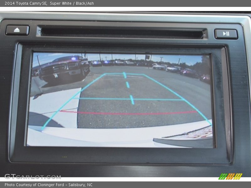Super White / Black/Ash 2014 Toyota Camry SE