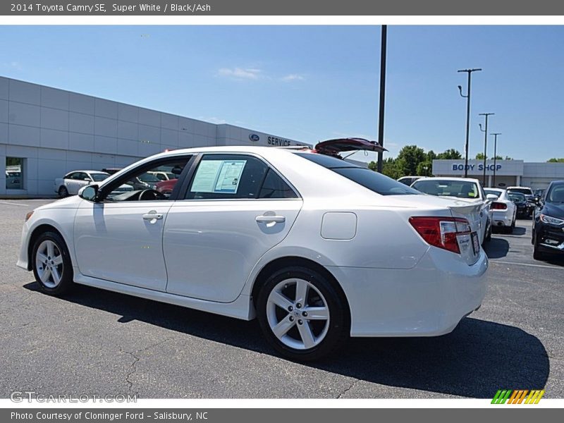 Super White / Black/Ash 2014 Toyota Camry SE