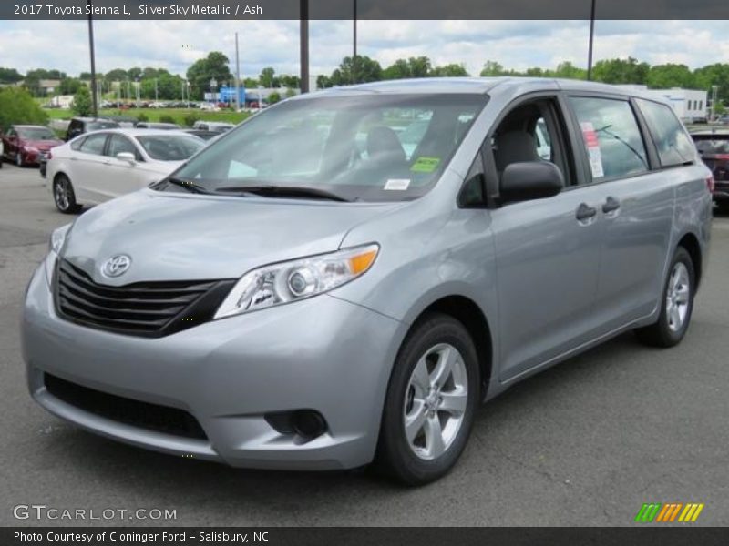 Front 3/4 View of 2017 Sienna L
