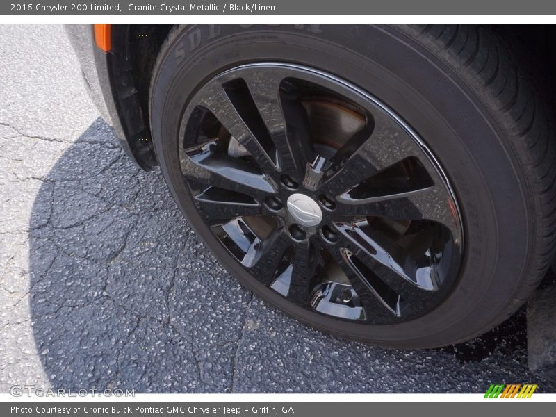 Granite Crystal Metallic / Black/Linen 2016 Chrysler 200 Limited
