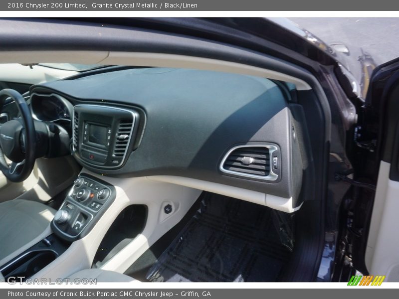 Granite Crystal Metallic / Black/Linen 2016 Chrysler 200 Limited