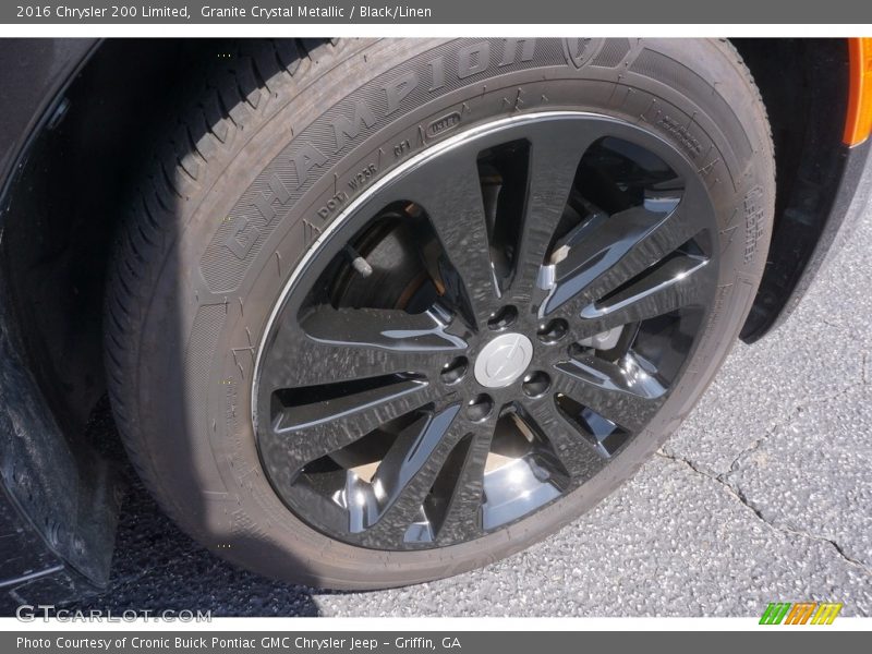 Granite Crystal Metallic / Black/Linen 2016 Chrysler 200 Limited