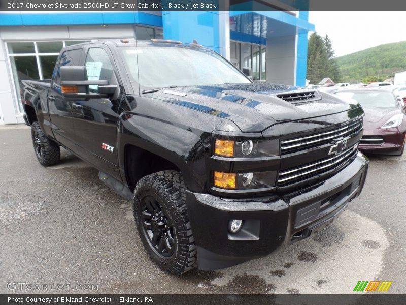 Front 3/4 View of 2017 Silverado 2500HD LT Crew Cab 4x4