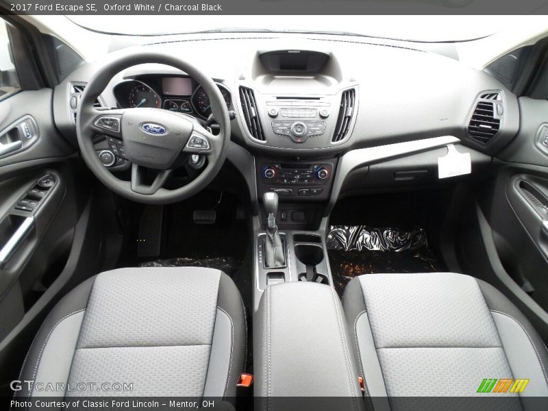 Oxford White / Charcoal Black 2017 Ford Escape SE