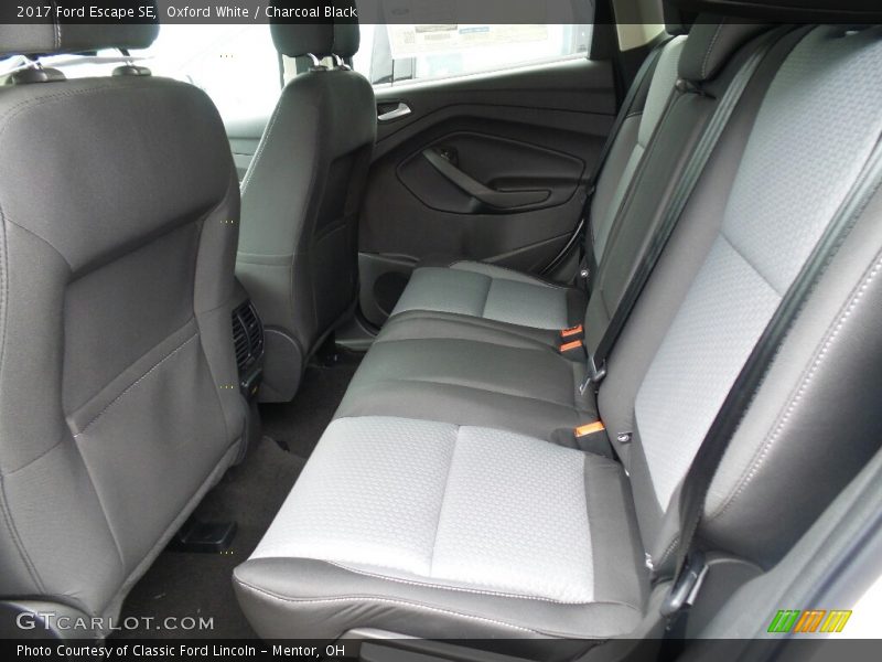 Oxford White / Charcoal Black 2017 Ford Escape SE