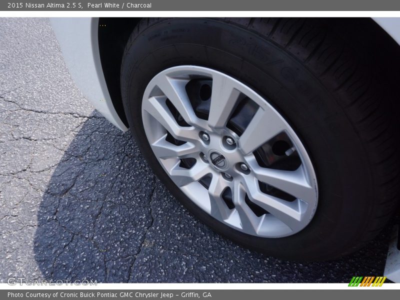 Pearl White / Charcoal 2015 Nissan Altima 2.5 S
