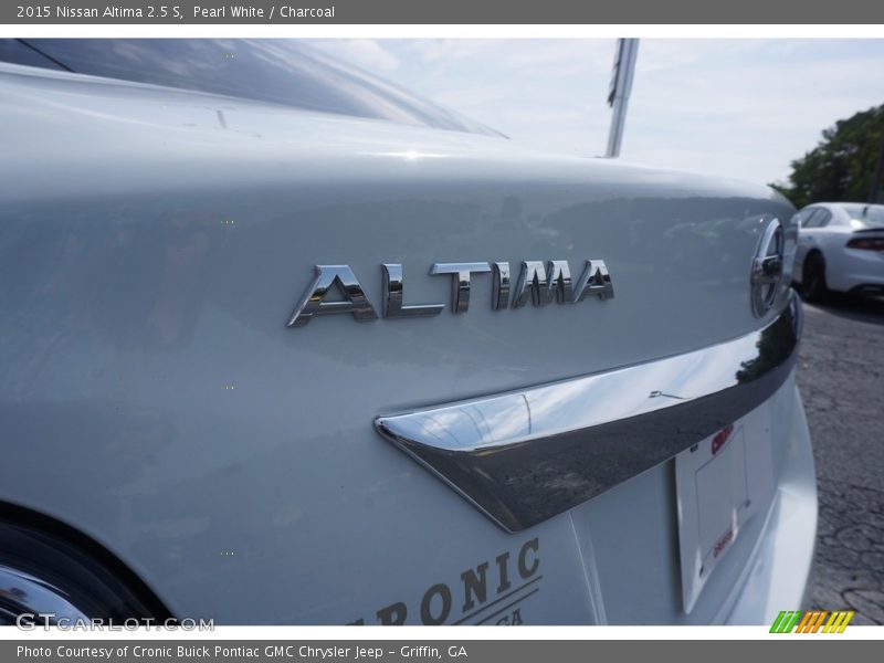 Pearl White / Charcoal 2015 Nissan Altima 2.5 S
