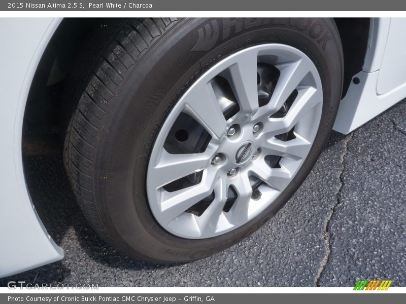 Pearl White / Charcoal 2015 Nissan Altima 2.5 S