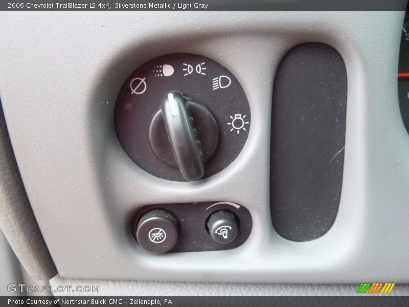 Silverstone Metallic / Light Gray 2006 Chevrolet TrailBlazer LS 4x4