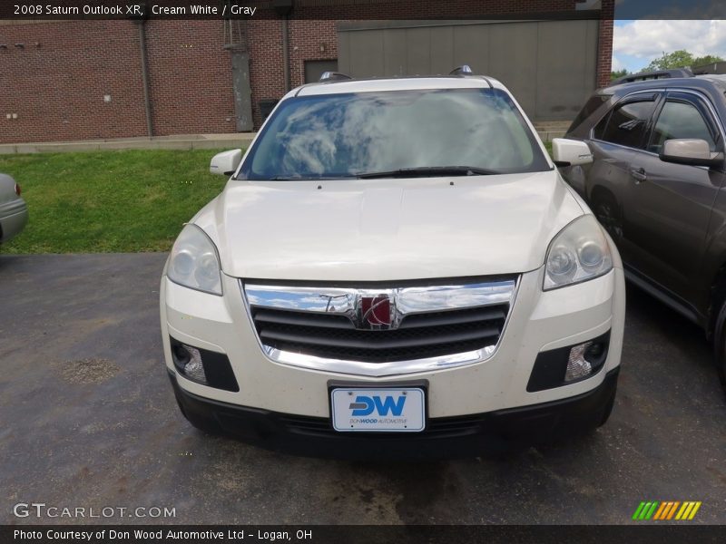 Cream White / Gray 2008 Saturn Outlook XR