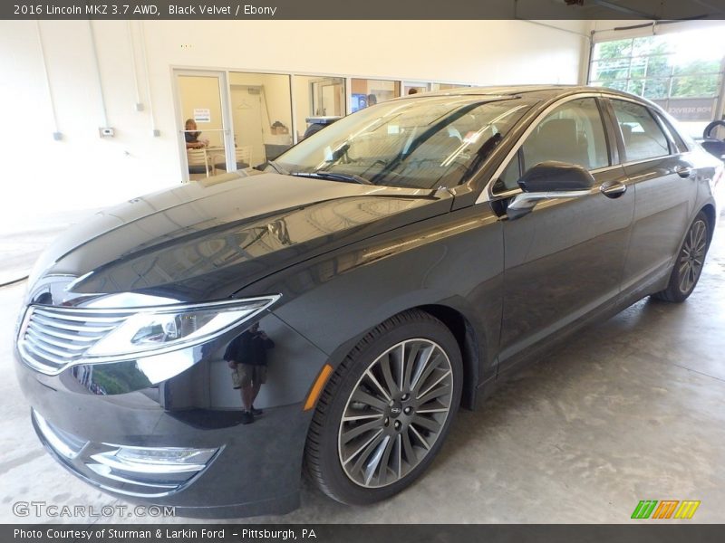 Front 3/4 View of 2016 MKZ 3.7 AWD