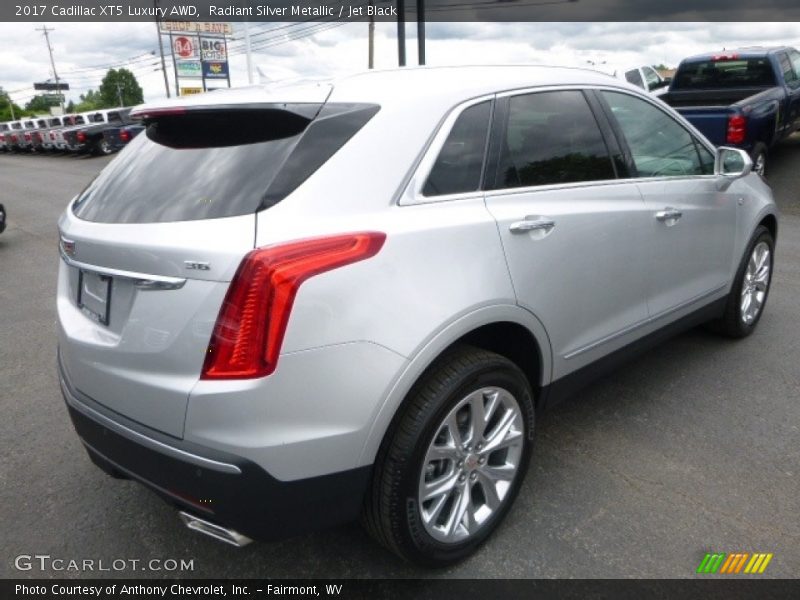 Radiant Silver Metallic / Jet Black 2017 Cadillac XT5 Luxury AWD