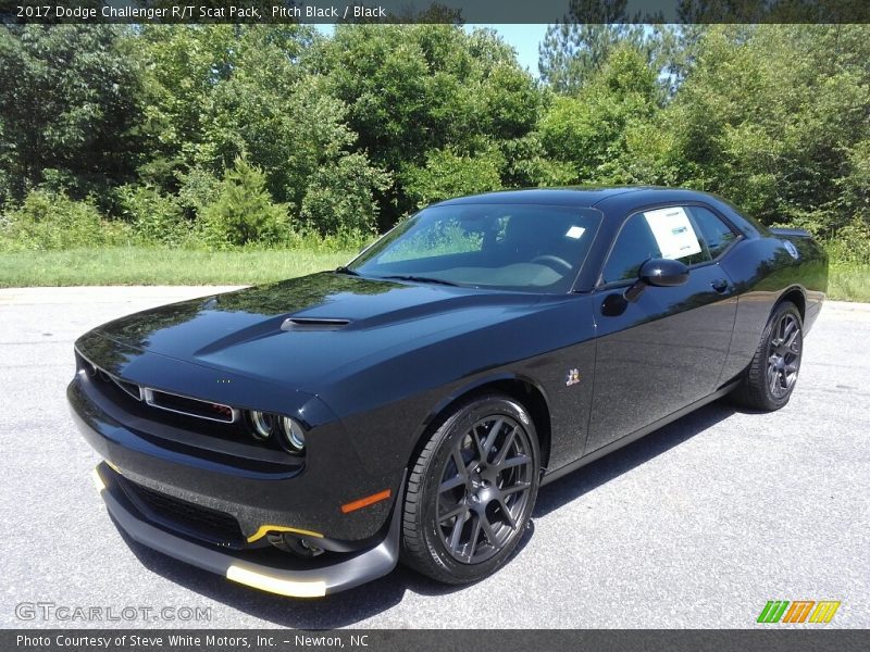 Front 3/4 View of 2017 Challenger R/T Scat Pack