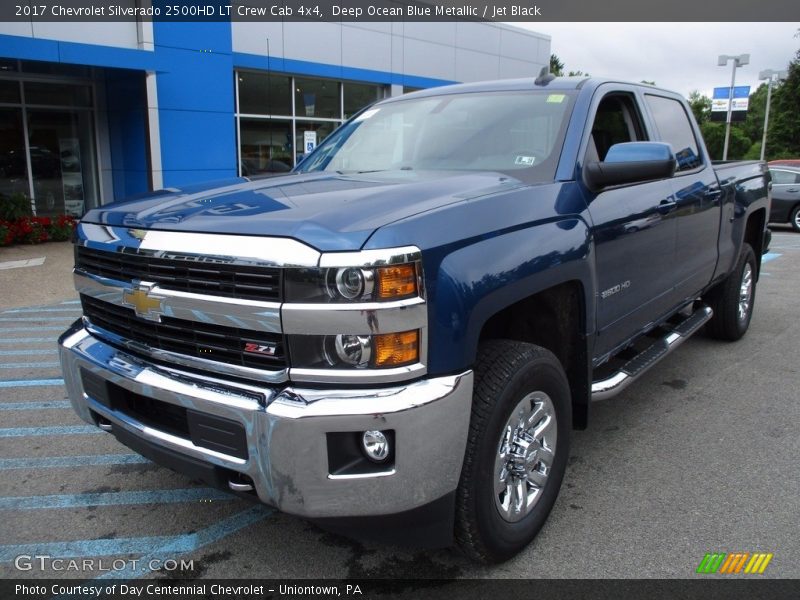 Front 3/4 View of 2017 Silverado 2500HD LT Crew Cab 4x4