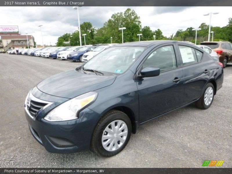 Front 3/4 View of 2017 Versa S