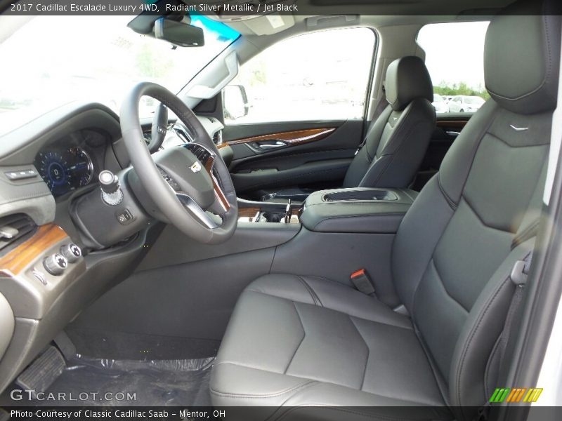 Radiant Silver Metallic / Jet Black 2017 Cadillac Escalade Luxury 4WD