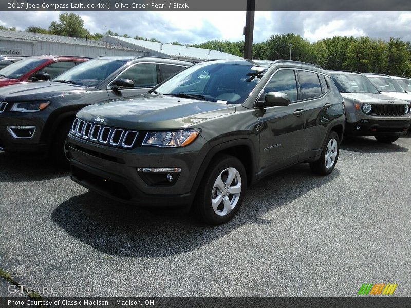 Front 3/4 View of 2017 Compass Latitude 4x4