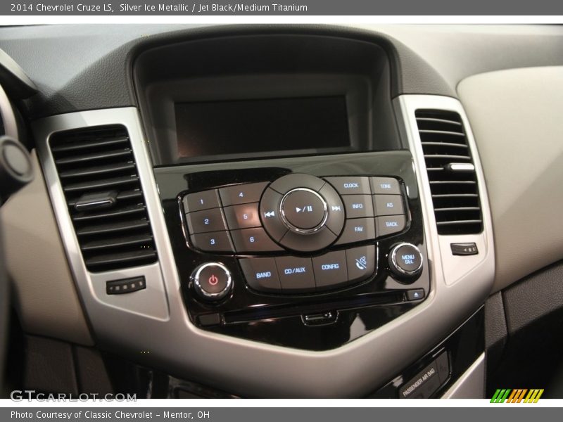 Silver Ice Metallic / Jet Black/Medium Titanium 2014 Chevrolet Cruze LS
