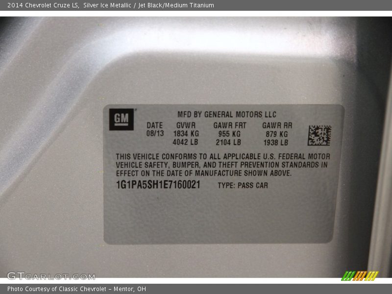 Silver Ice Metallic / Jet Black/Medium Titanium 2014 Chevrolet Cruze LS
