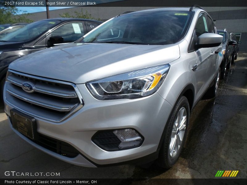 Ingot Silver / Charcoal Black 2017 Ford Escape SE