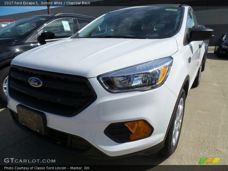 Oxford White / Charcoal Black 2017 Ford Escape S