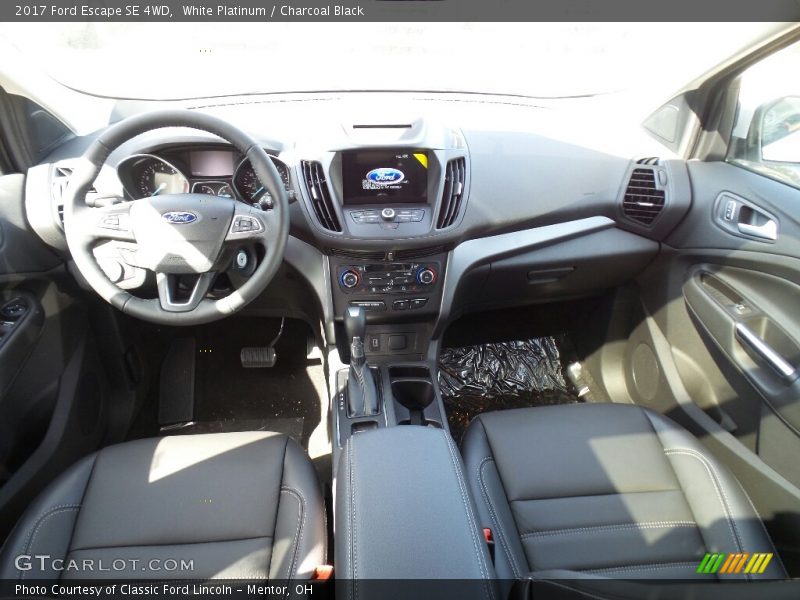 White Platinum / Charcoal Black 2017 Ford Escape SE 4WD