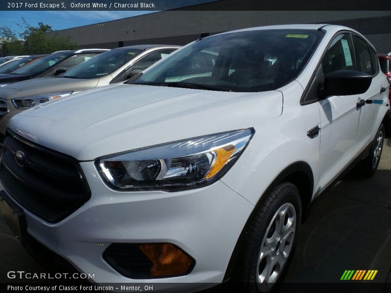 Oxford White / Charcoal Black 2017 Ford Escape S