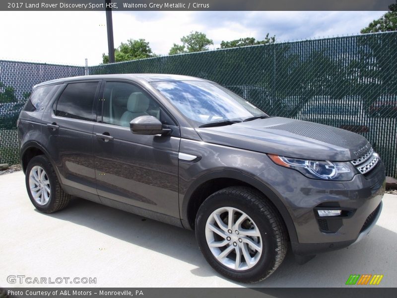 Front 3/4 View of 2017 Discovery Sport HSE