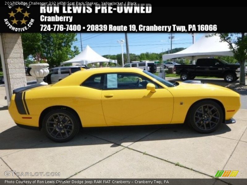YellowJacket / Black 2017 Dodge Challenger 392 HEMI Scat Pack Shaker