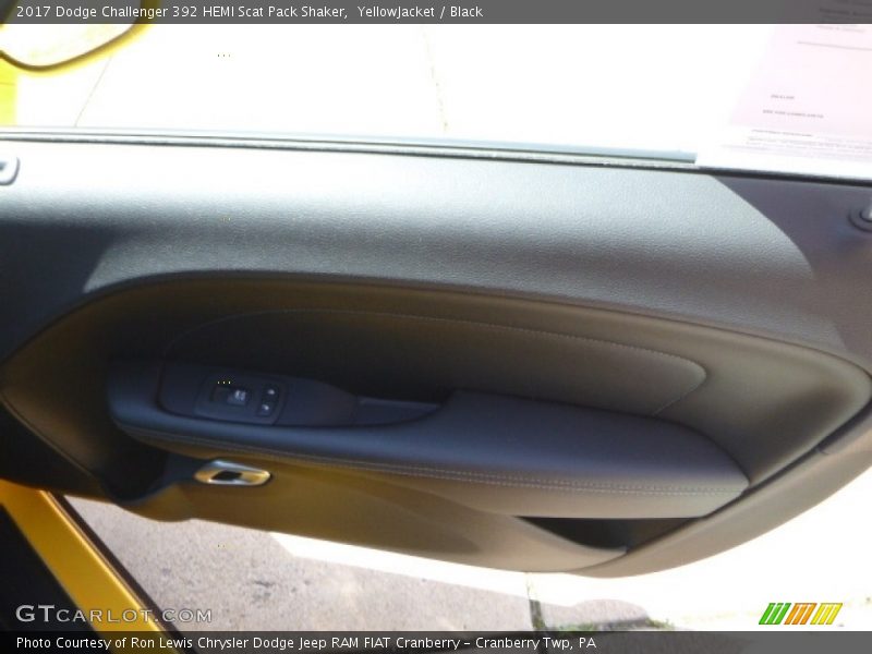 YellowJacket / Black 2017 Dodge Challenger 392 HEMI Scat Pack Shaker