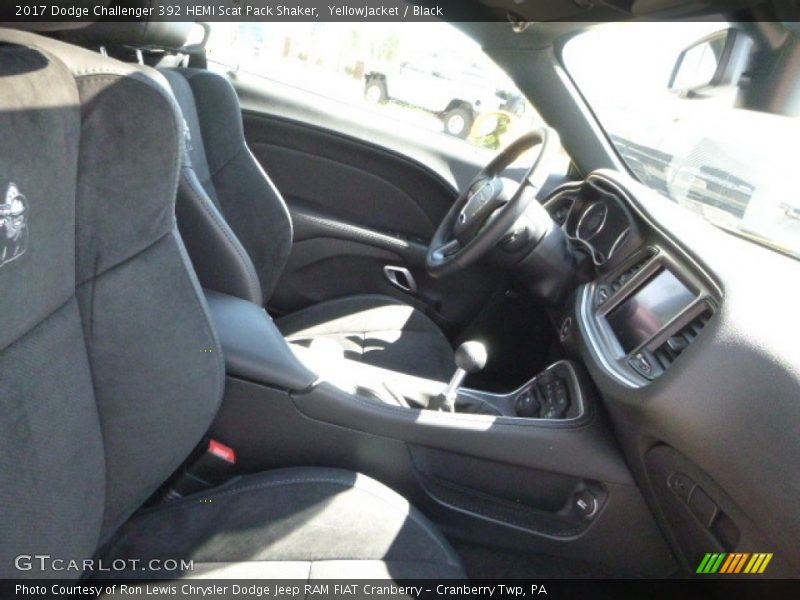 YellowJacket / Black 2017 Dodge Challenger 392 HEMI Scat Pack Shaker