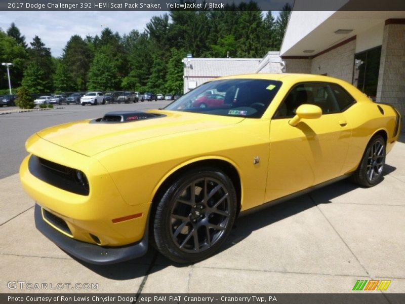 Front 3/4 View of 2017 Challenger 392 HEMI Scat Pack Shaker