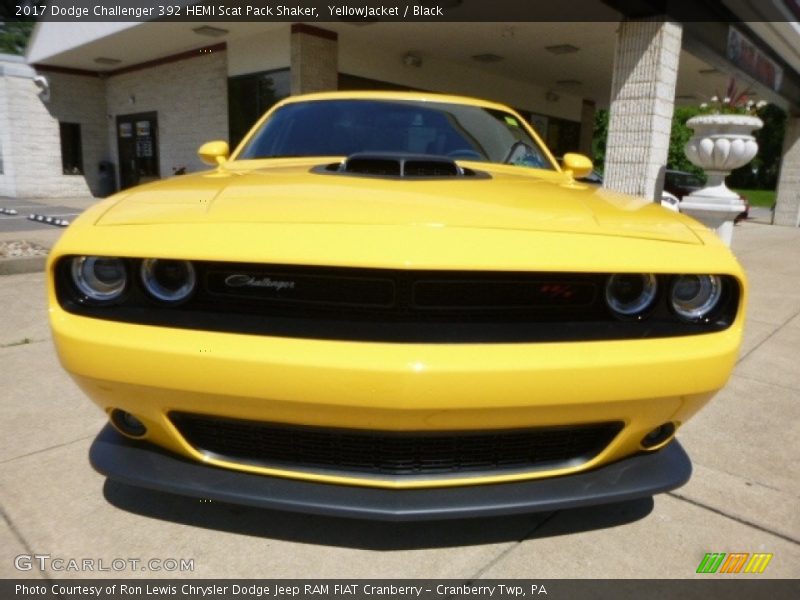 YellowJacket / Black 2017 Dodge Challenger 392 HEMI Scat Pack Shaker