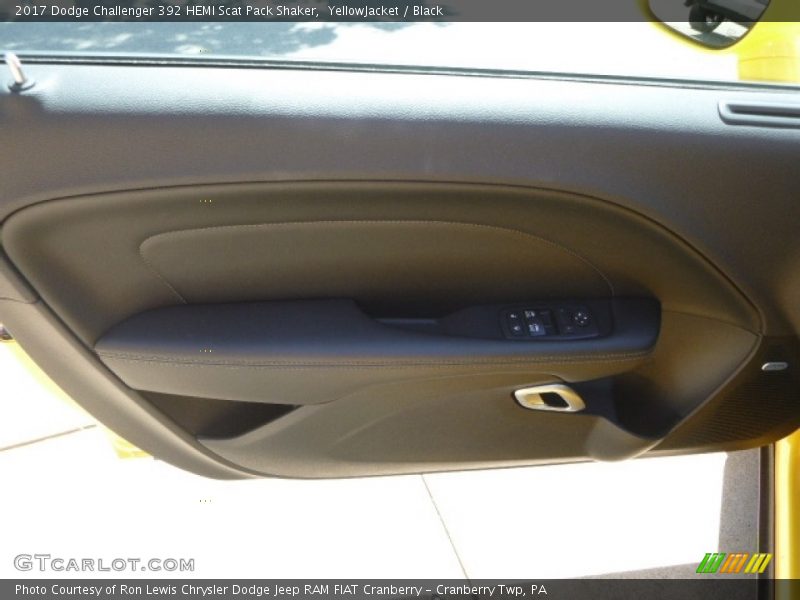 YellowJacket / Black 2017 Dodge Challenger 392 HEMI Scat Pack Shaker