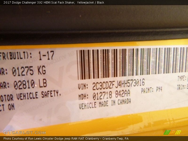 YellowJacket / Black 2017 Dodge Challenger 392 HEMI Scat Pack Shaker