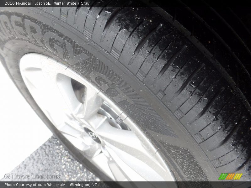 Winter White / Gray 2016 Hyundai Tucson SE