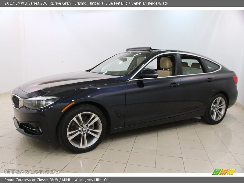 Front 3/4 View of 2017 3 Series 330i xDrive Gran Turismo