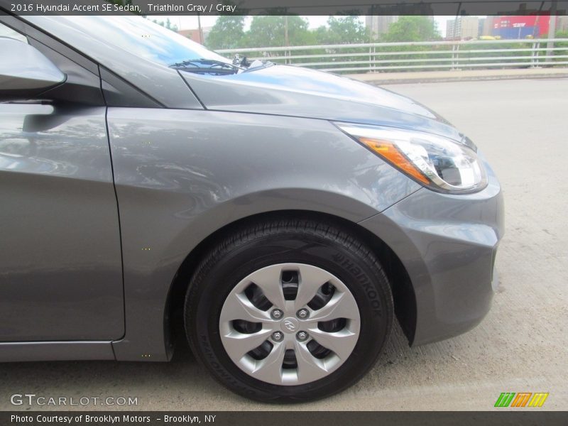 Triathlon Gray / Gray 2016 Hyundai Accent SE Sedan