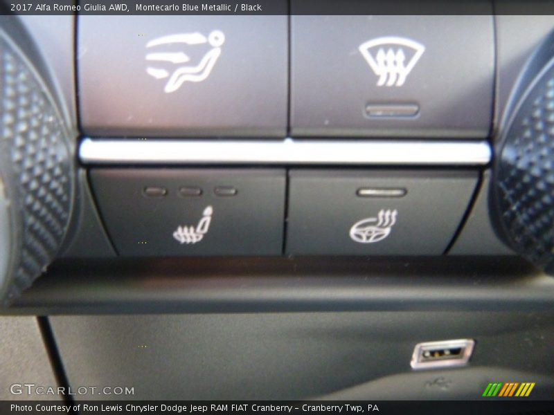 Montecarlo Blue Metallic / Black 2017 Alfa Romeo Giulia AWD
