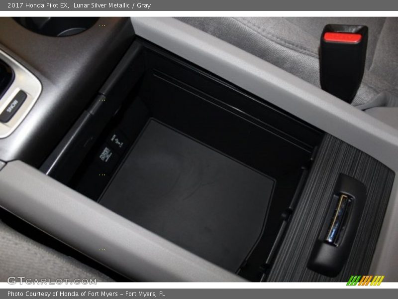 Lunar Silver Metallic / Gray 2017 Honda Pilot EX