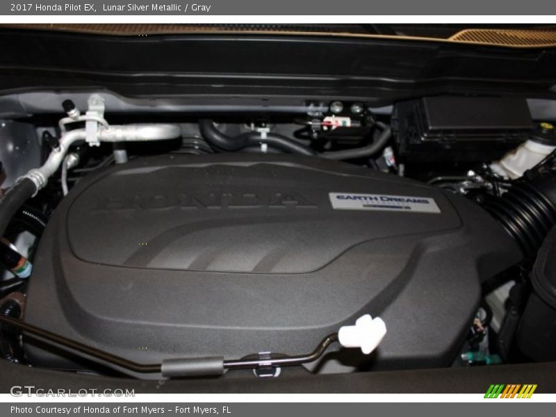 Lunar Silver Metallic / Gray 2017 Honda Pilot EX