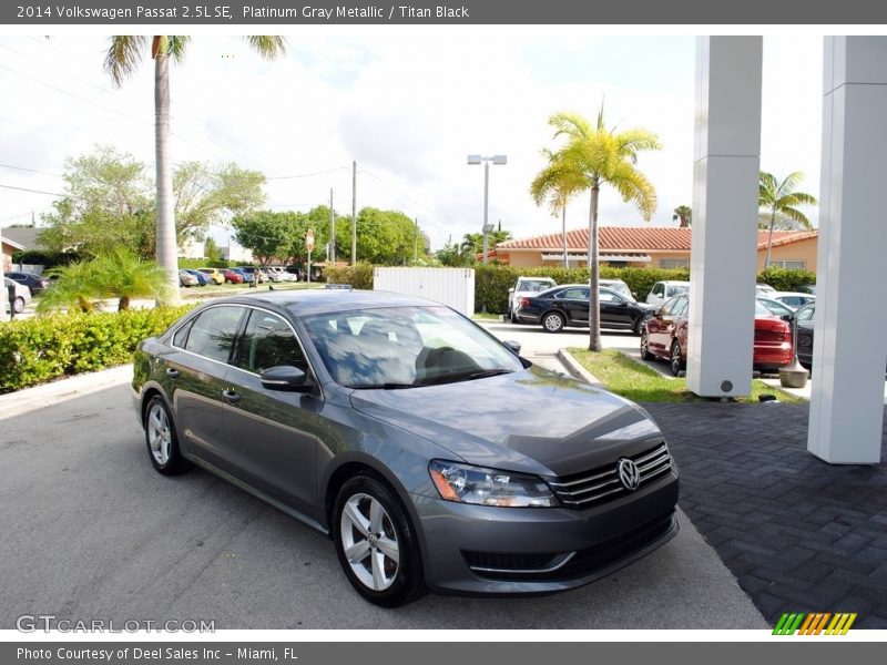 Platinum Gray Metallic / Titan Black 2014 Volkswagen Passat 2.5L SE