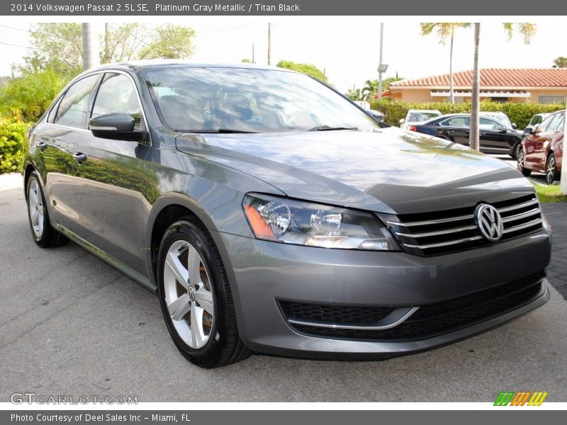 Platinum Gray Metallic / Titan Black 2014 Volkswagen Passat 2.5L SE