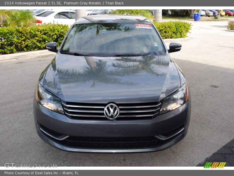 Platinum Gray Metallic / Titan Black 2014 Volkswagen Passat 2.5L SE