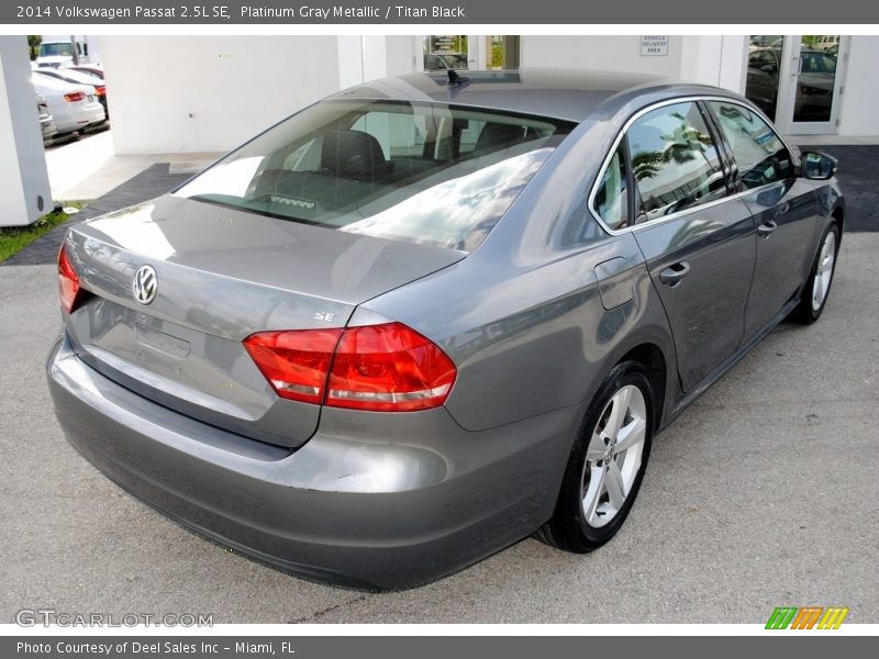 Platinum Gray Metallic / Titan Black 2014 Volkswagen Passat 2.5L SE