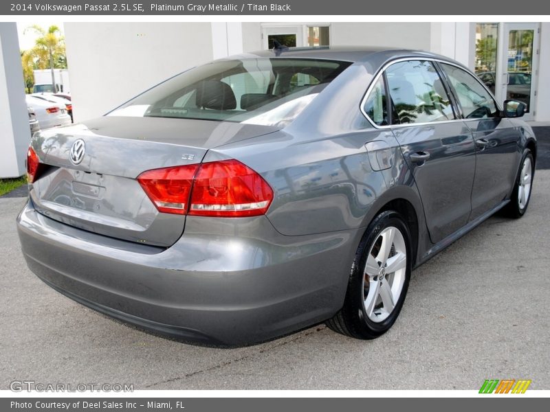 Platinum Gray Metallic / Titan Black 2014 Volkswagen Passat 2.5L SE